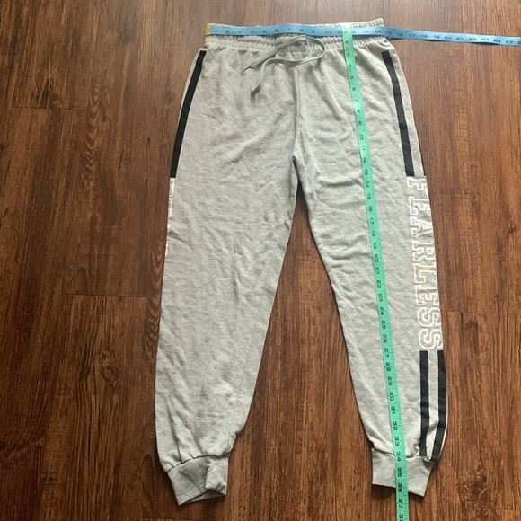 Gray Graphic Jogger Pants FEARLESS Women’s Large New - Picture 5 of 7